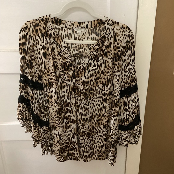 JODIFL Tops - JODIFL Leopard Print Top with Black Details